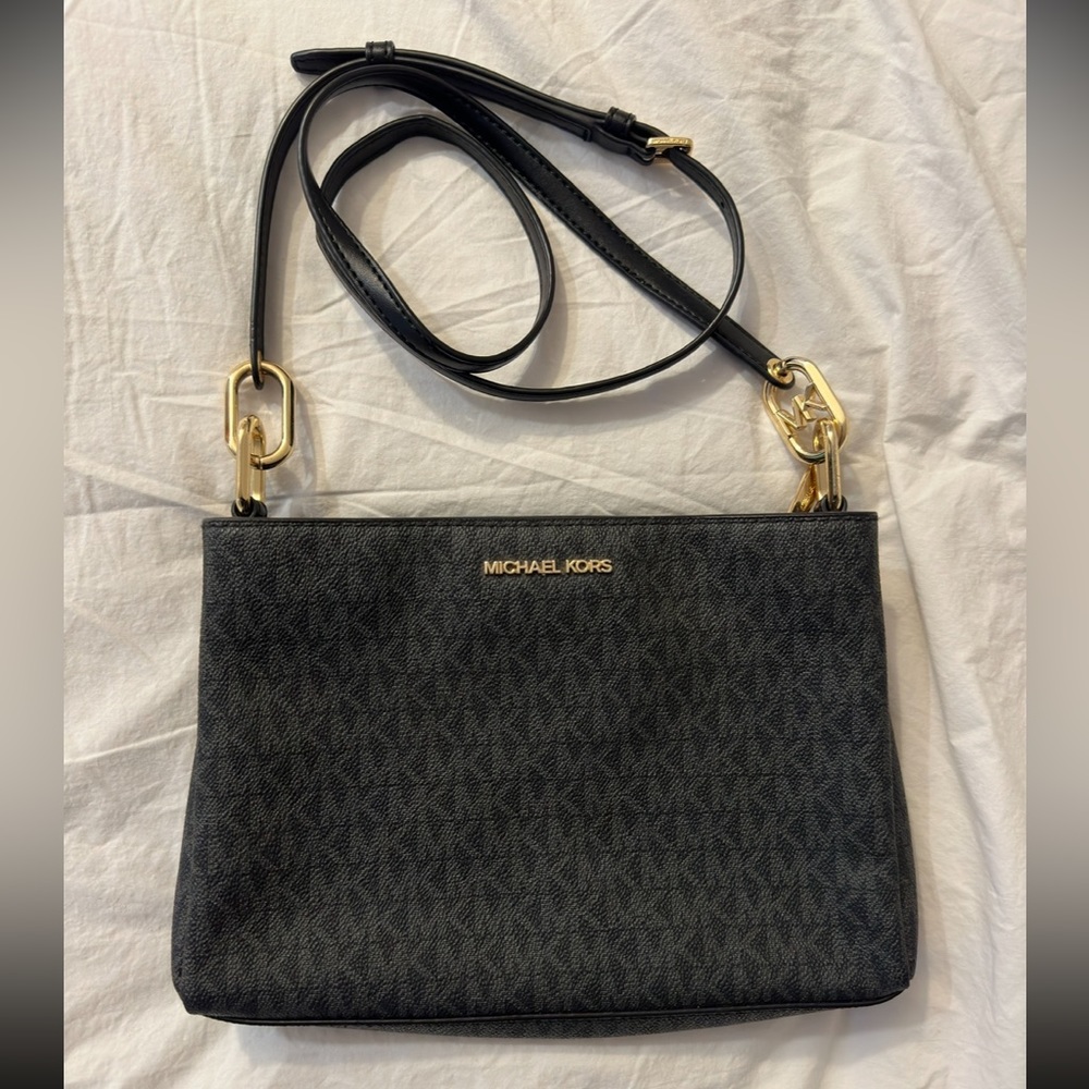 LIKE NEW Michael Kors Cross Body Purse